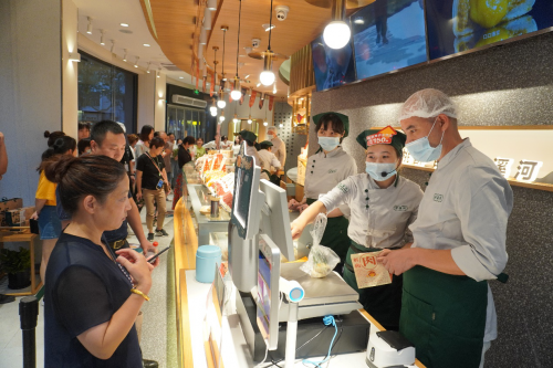 泸溪河全国门店突破100家，百万月饼大派送